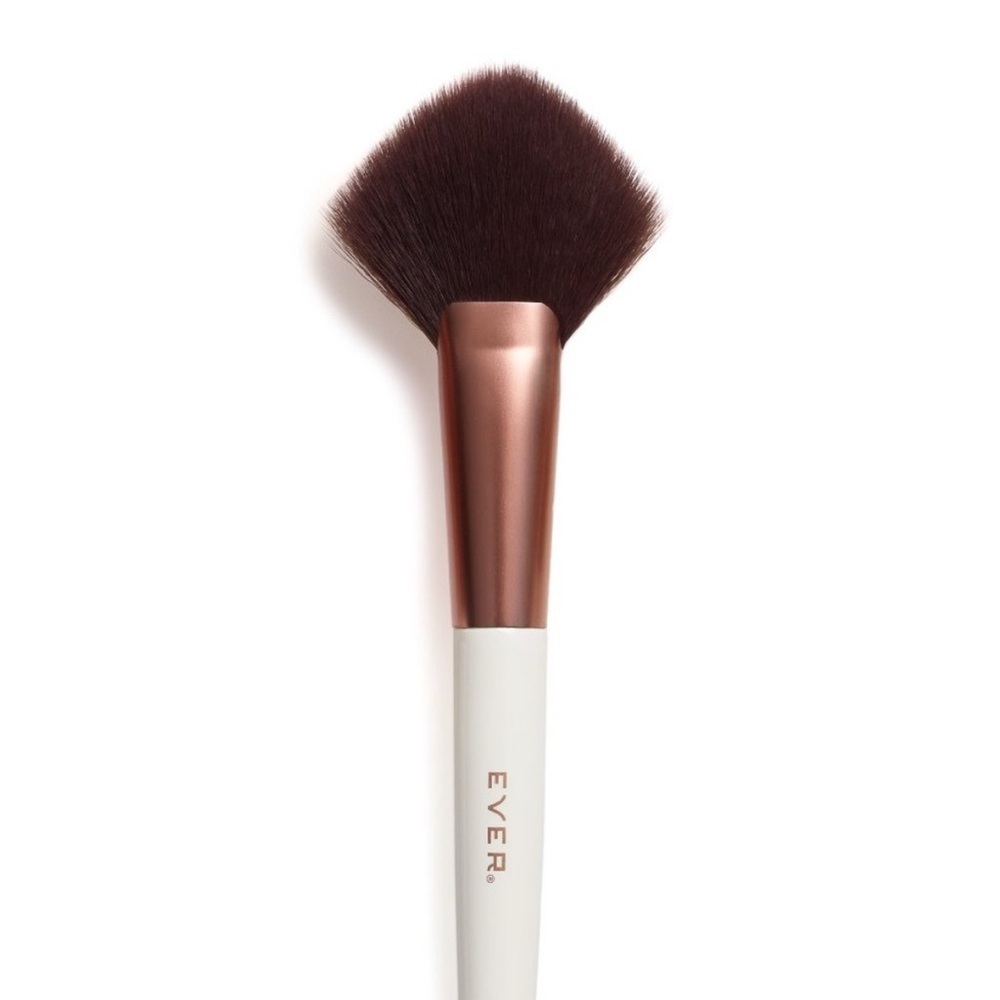 NWT EVER cheek bronzer fan brush